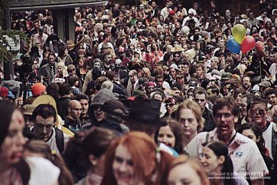Нажмите на изображение для увеличения
Название: toronto_zombie_walk_01.jpg
Просмотров: 137
Размер:	85.6 Кб
ID:	12517