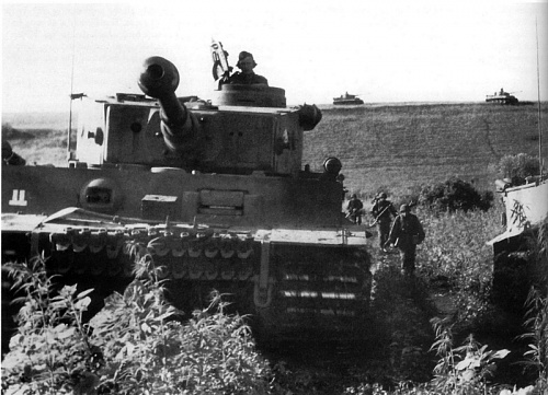 Нажмите на изображение для увеличения
Название: Танки Pz.Kpfw. VI «Тигр» танковой дивизии СС «Дас Райх» н..jpg
Просмотров: 207
Размер:	46.6 Кб
ID:	41147