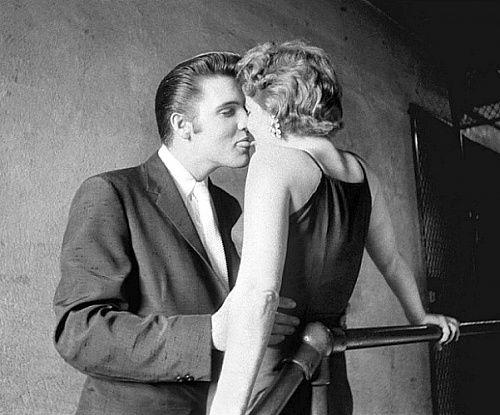 Нажмите на изображение для увеличения
Название: 76965043_3248420_item0_rendition_slideshowWideHorizontal_elviskissss01.jpg
Просмотров: 172
Размер:	84.9 Кб
ID:	53910
