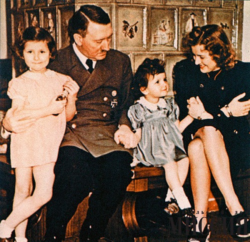 Нажмите на изображение для увеличения
Название: Hitler-with-Eva-Braun-children@.jpg
Просмотров: 923
Размер:	133.6 Кб
ID:	80292